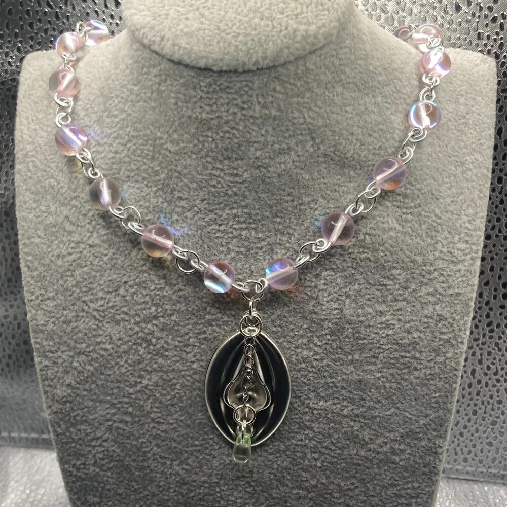 Georgia's Secret Flower Pink Shimmer Glass Necklace